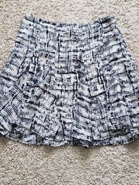 NWT Banana Republic Navy and Cream Skirt.